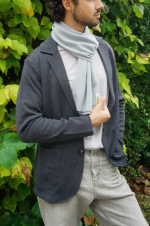 Giacca, a punto stoffa in 100% lana merino 2/48 a 1 filo.