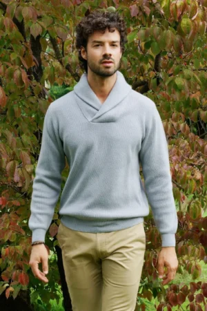 Maglione con collo a scialle, 100% cashmere 2/28 a 2 fili in maglia inglese.
